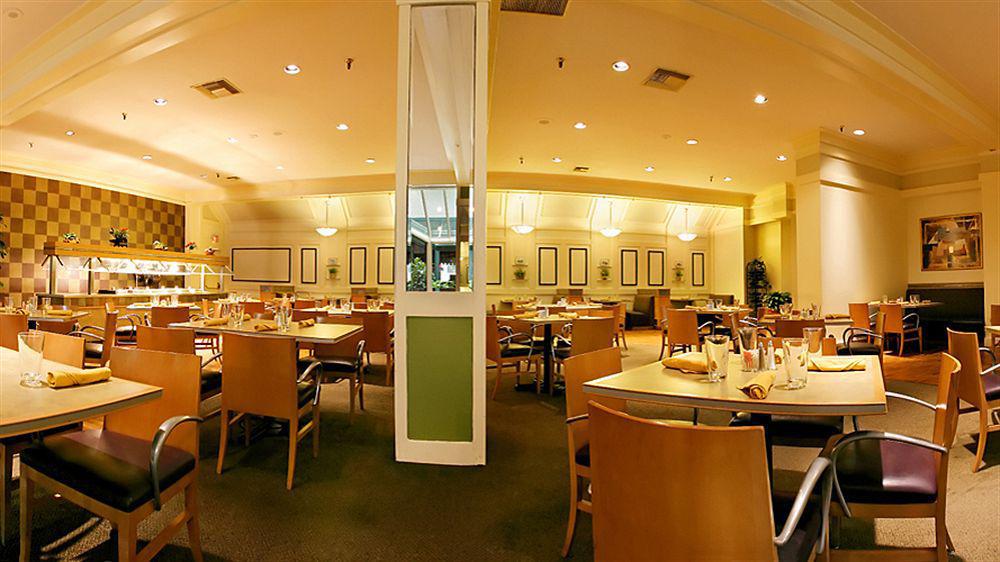 Отель Doubletree By Hilton Houston Intercontinental Airport Экстерьер фото
