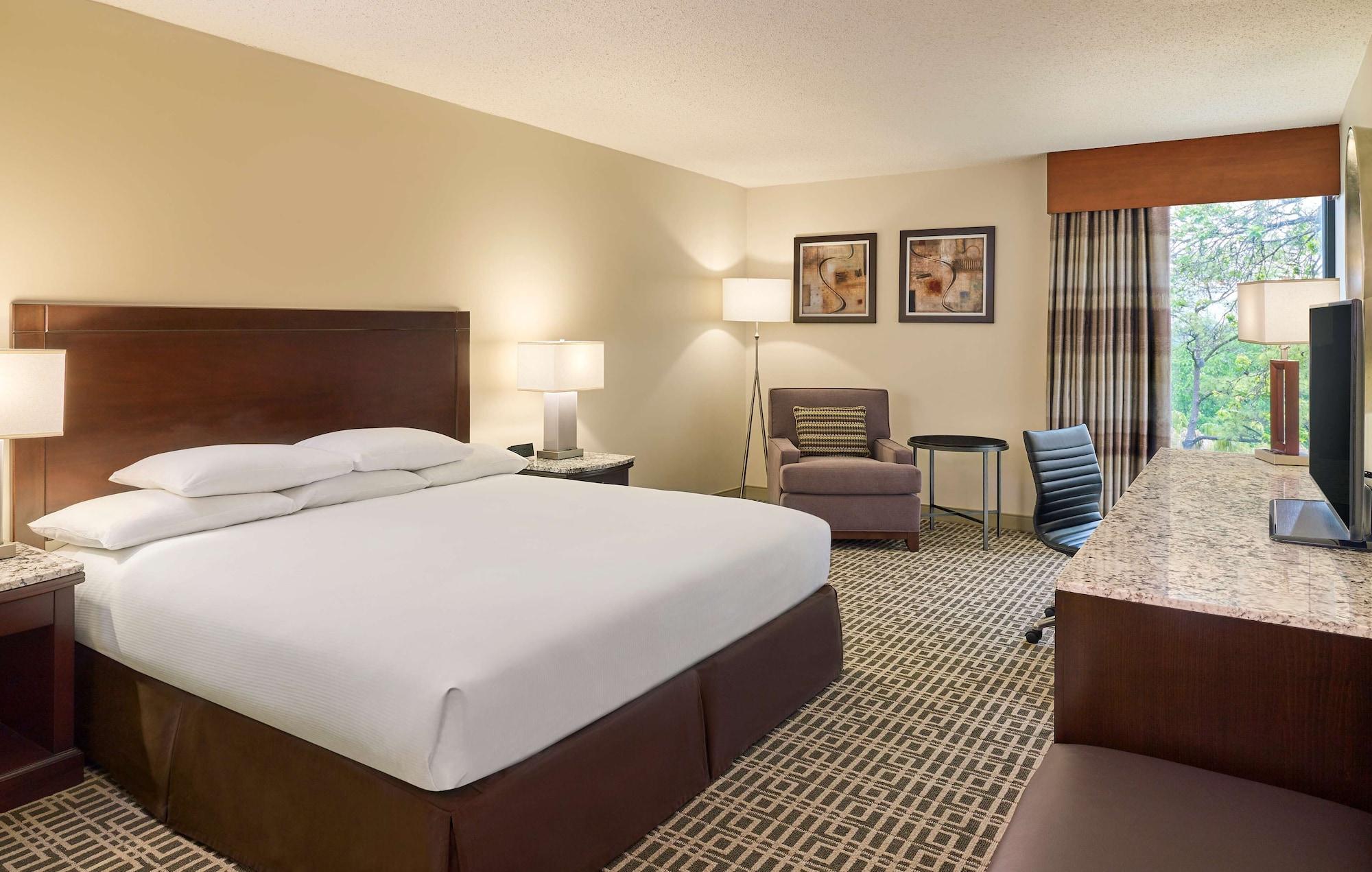 Отель Doubletree By Hilton Houston Intercontinental Airport Экстерьер фото