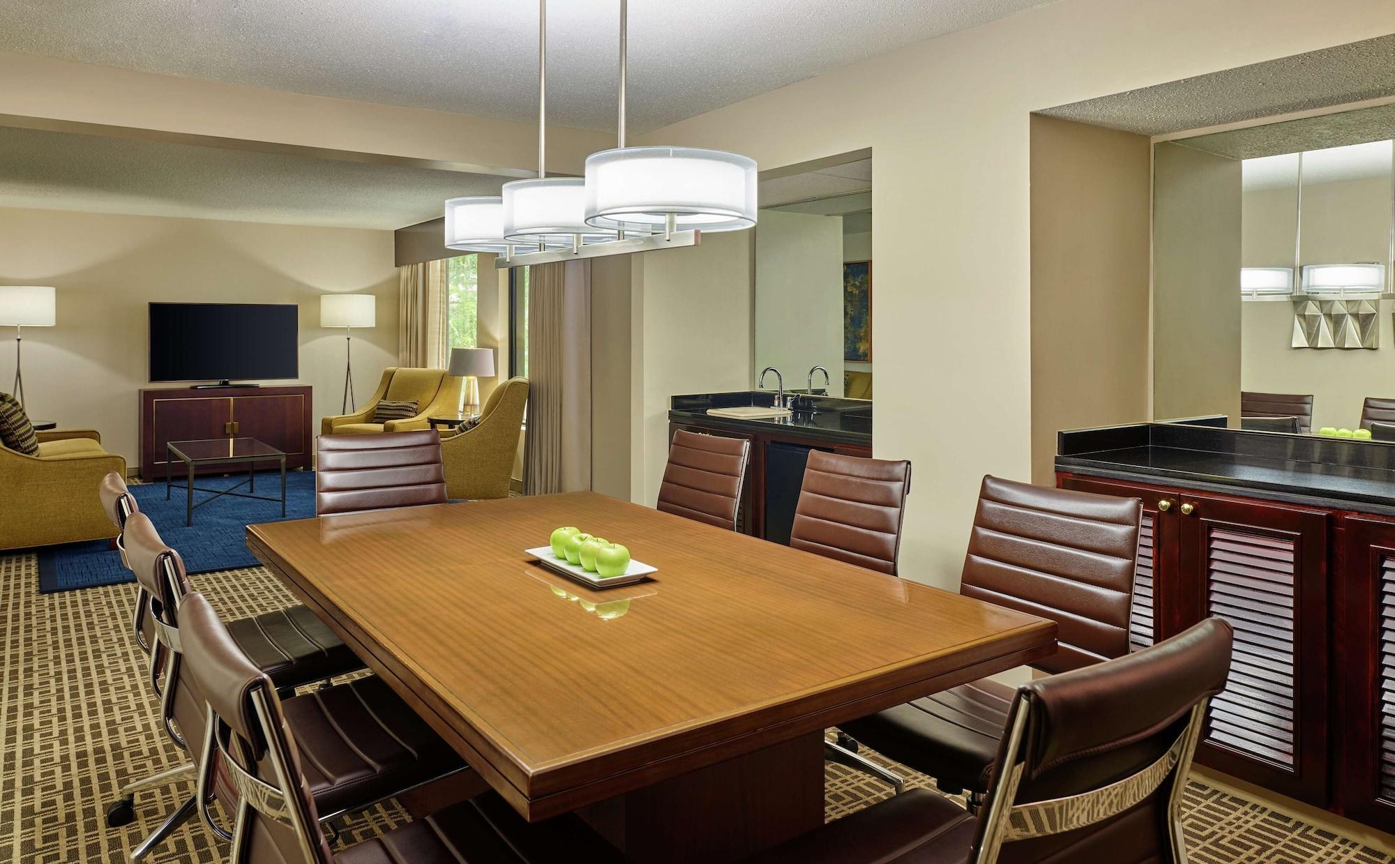 Отель Doubletree By Hilton Houston Intercontinental Airport Экстерьер фото