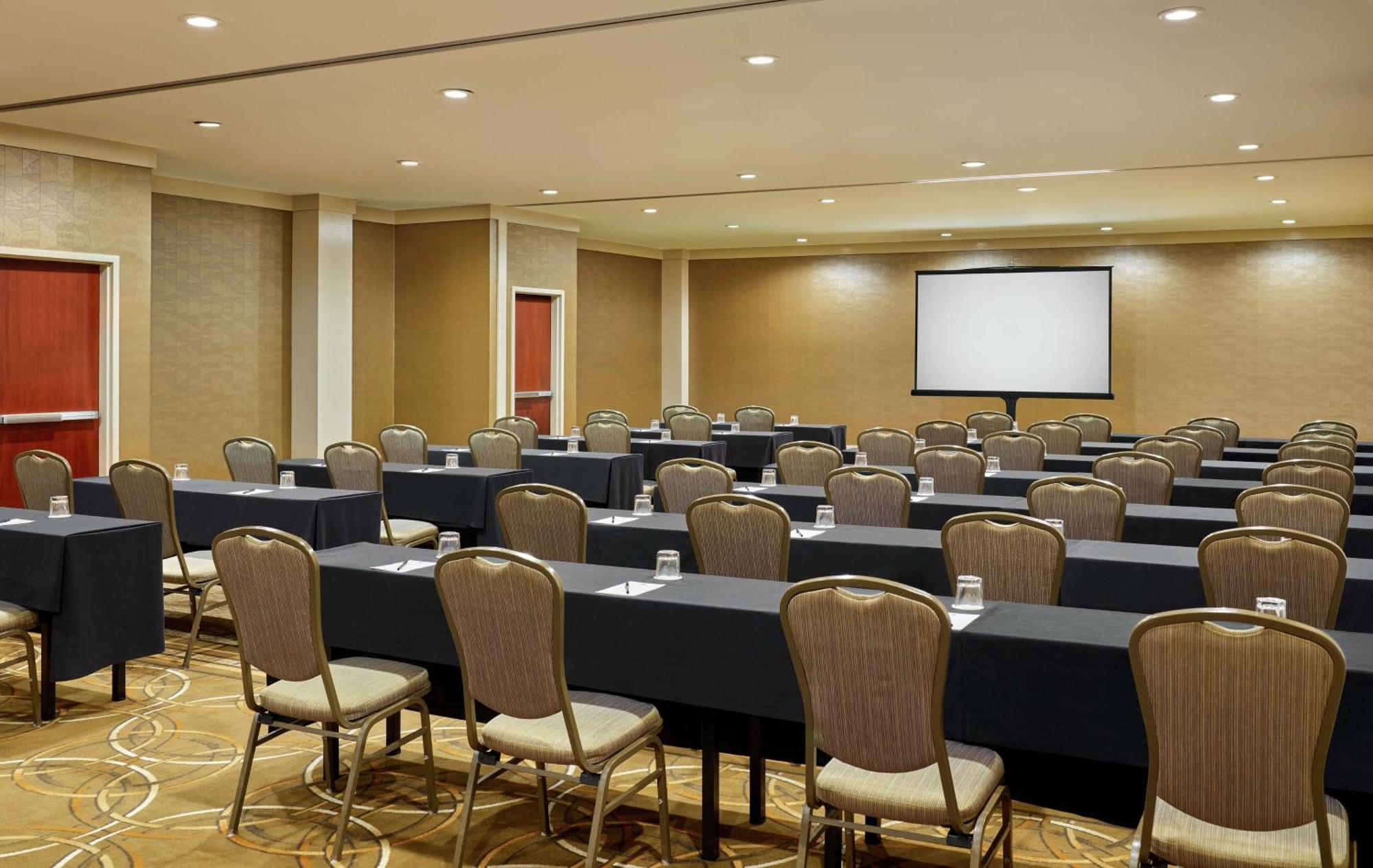 Отель Doubletree By Hilton Houston Intercontinental Airport Экстерьер фото