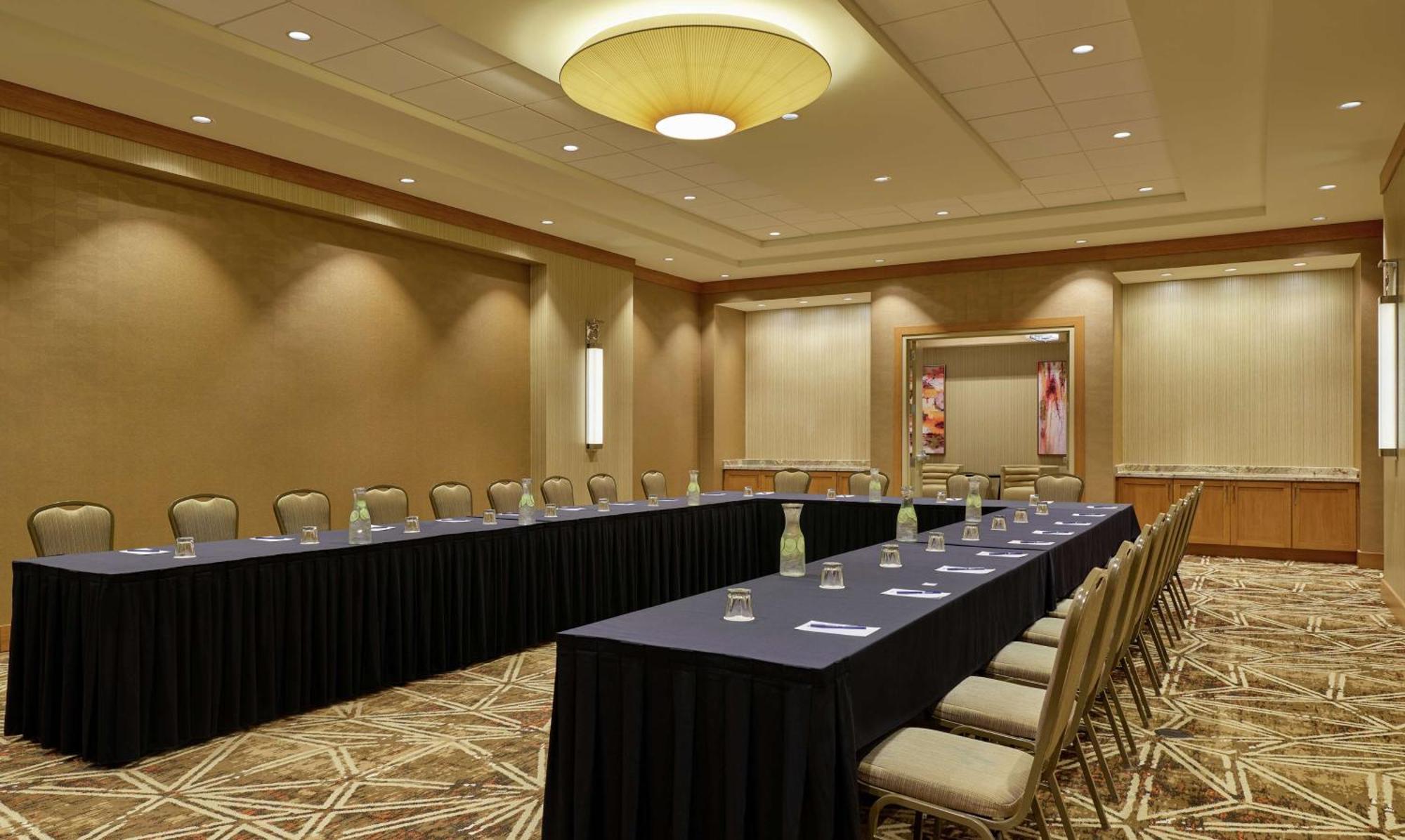 Отель Doubletree By Hilton Houston Intercontinental Airport Экстерьер фото