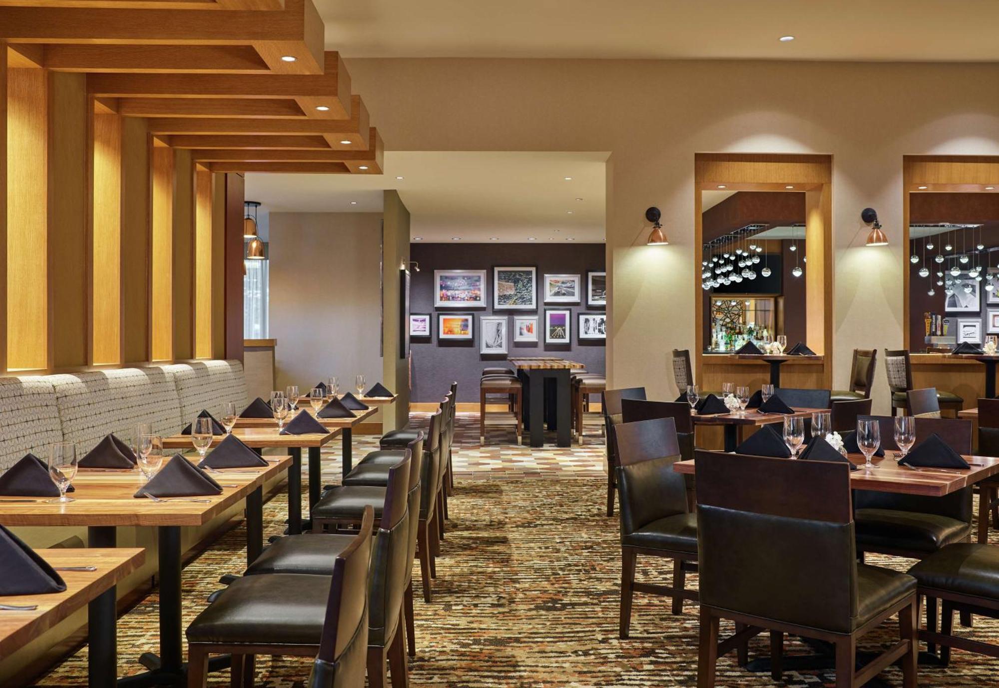 Отель Doubletree By Hilton Houston Intercontinental Airport Экстерьер фото