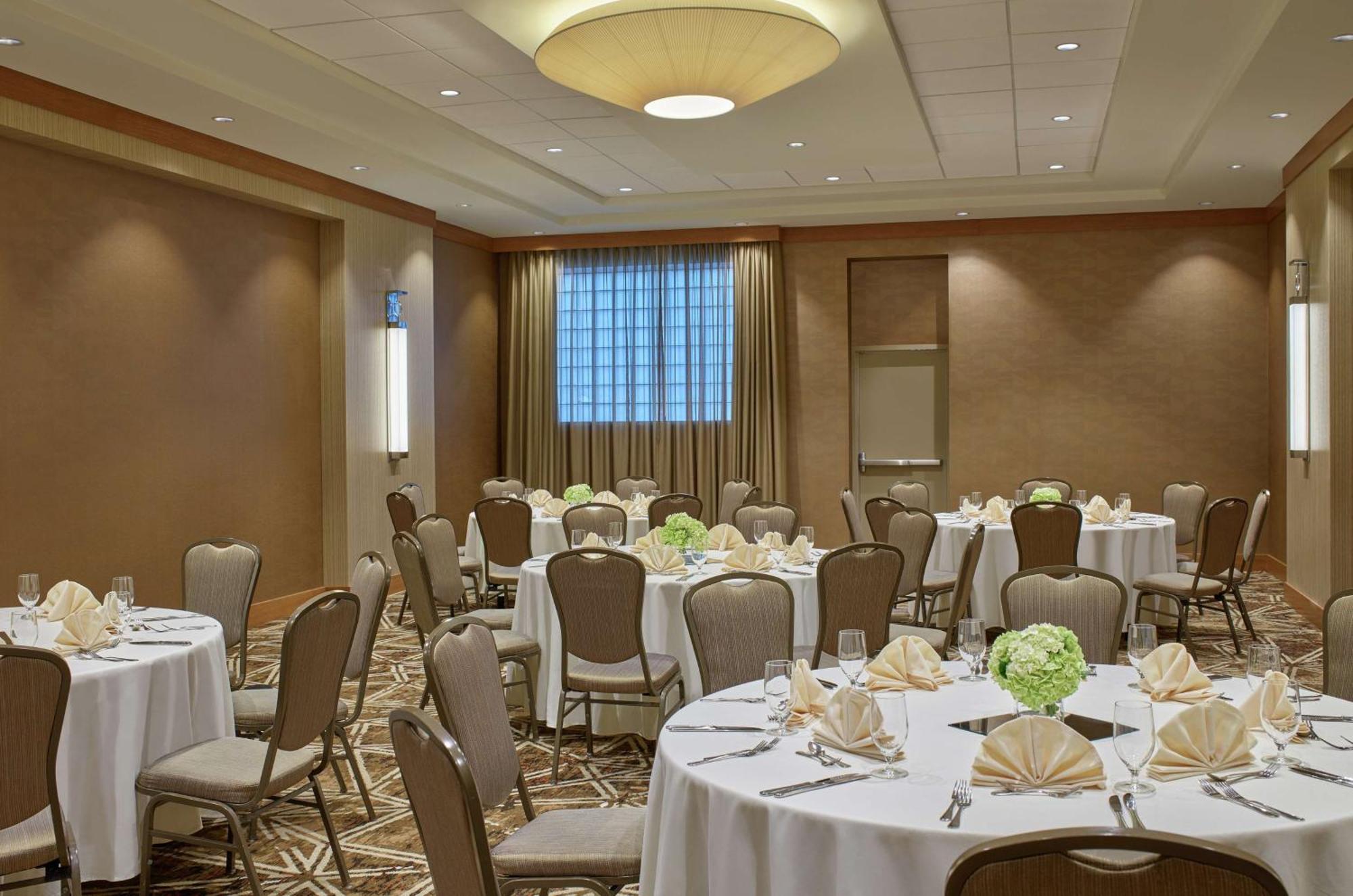 Отель Doubletree By Hilton Houston Intercontinental Airport Экстерьер фото