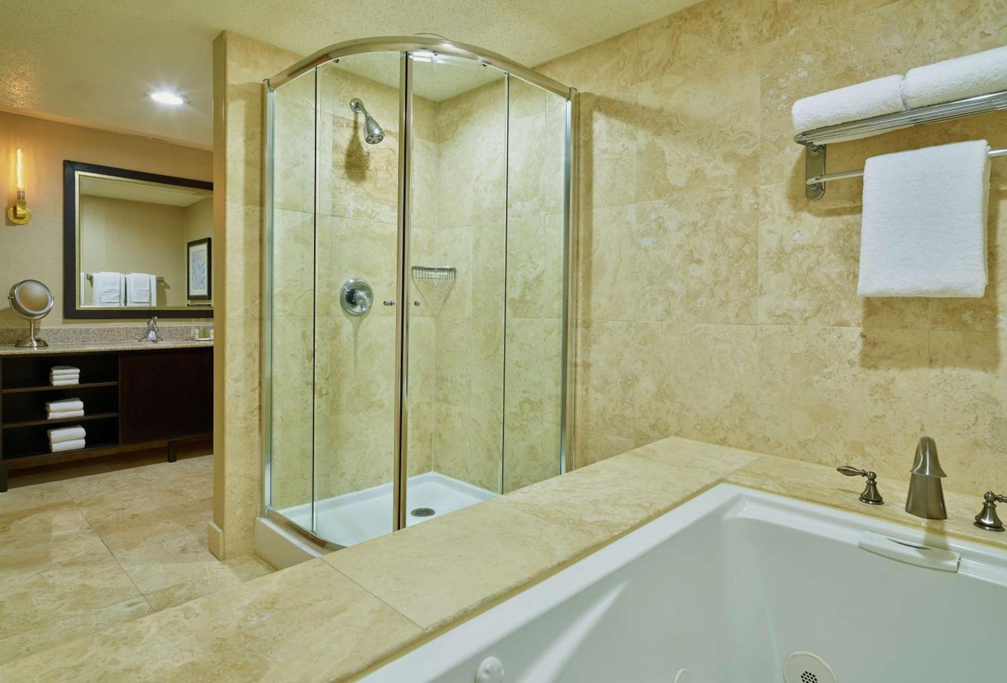 Отель Doubletree By Hilton Houston Intercontinental Airport Экстерьер фото