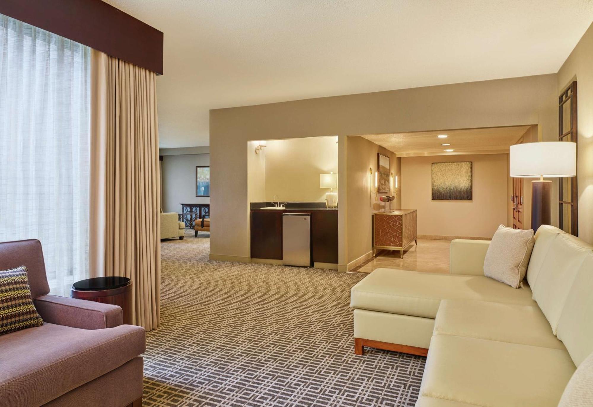 Отель Doubletree By Hilton Houston Intercontinental Airport Экстерьер фото
