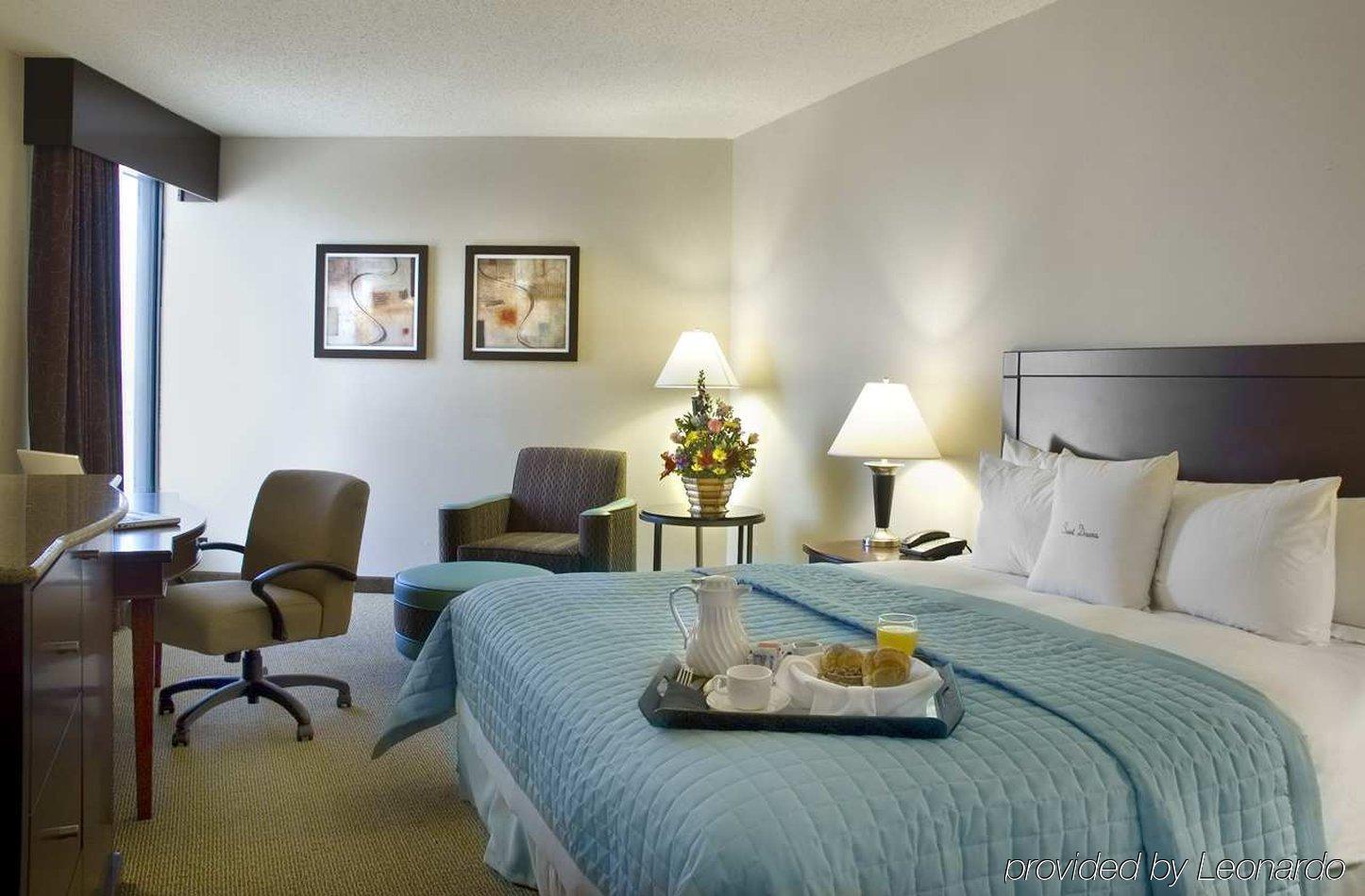 Отель Doubletree By Hilton Houston Intercontinental Airport Номер фото